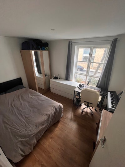 Short term let room for September Main Photo