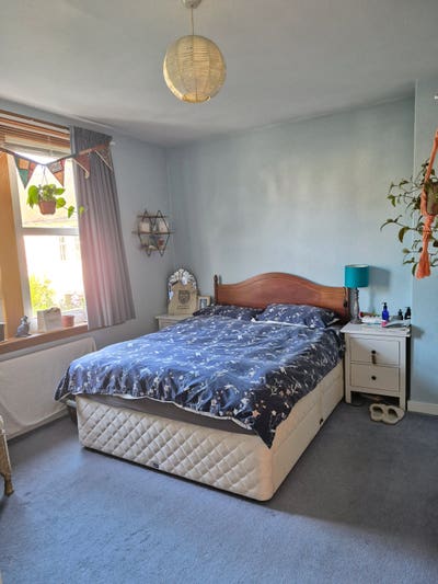 Double room in sunny 2 bedroom flat  Main Photo