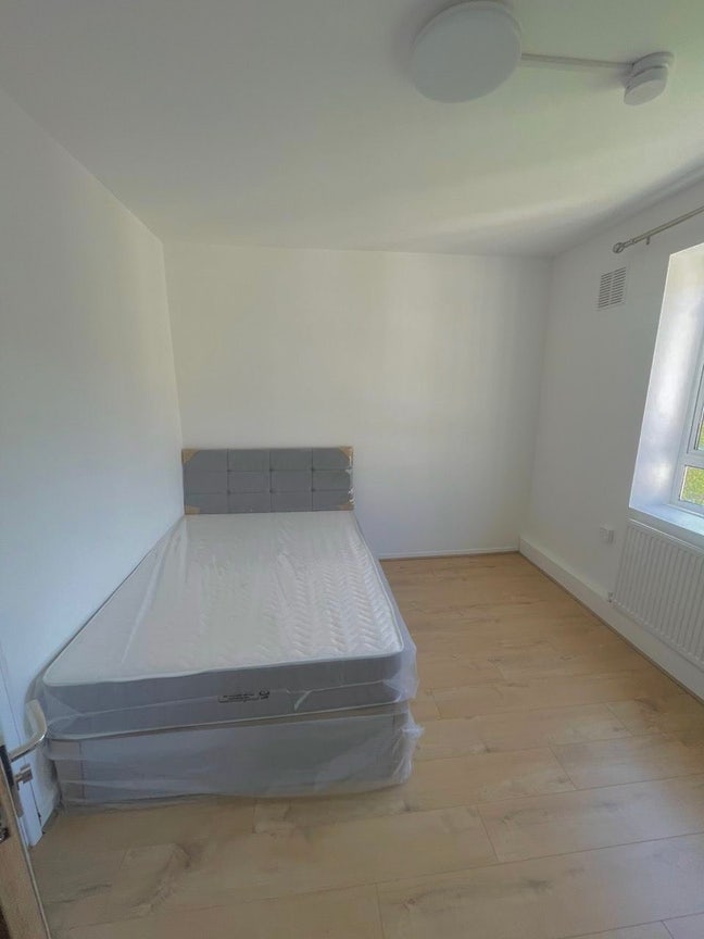 New Furnished Double Room in White City Main Photo