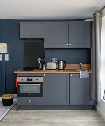 Studio with parking available 1st Sept (WH c) Main Photo