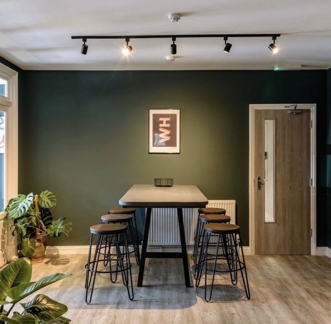 Studio with parking available 1st Sept (WH c) Main Photo