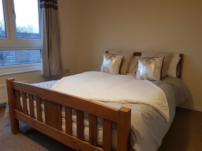 Large Double Room available 30th August (125/1) Main Photo
