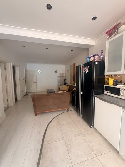 Looking for a Third Flatmate!!  Main Photo