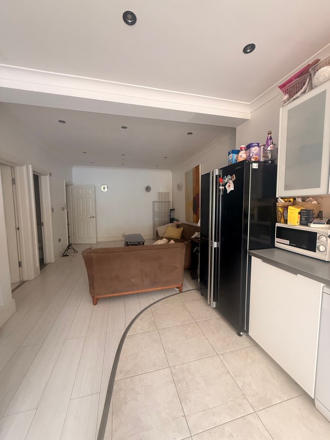 Looking for a Third Flatmate!!  Main Photo