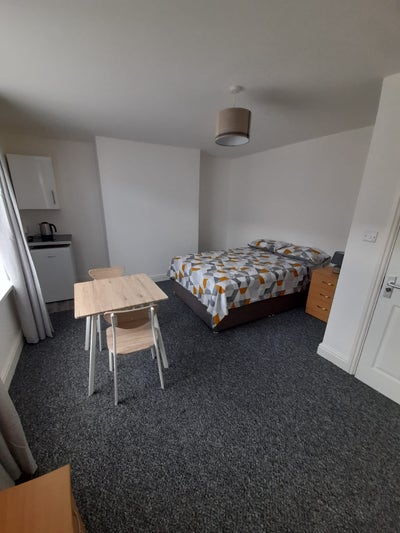 Lovely Very Large Double Room Main Photo