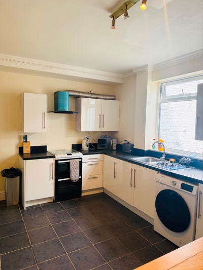 Spacious double available in swinton, Manchester Main Photo