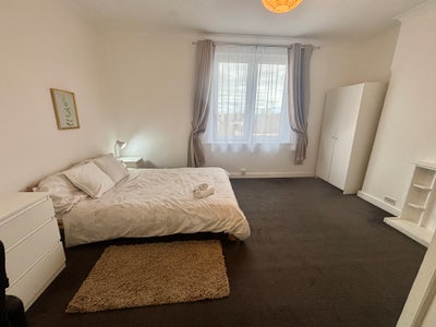 Large Double Room-Bills Incl-Short/Long let Main Photo