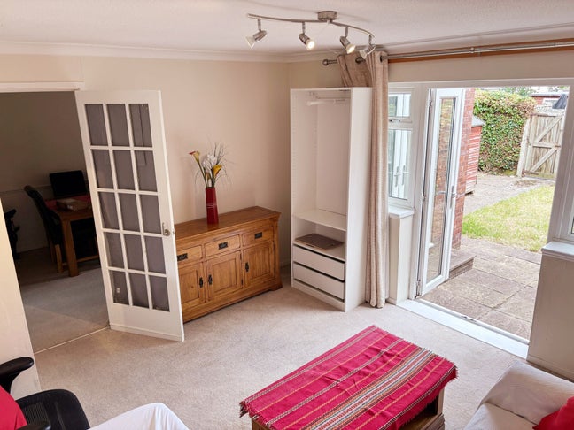 Living/Bedroom with Parking near Burnham High St Main Photo