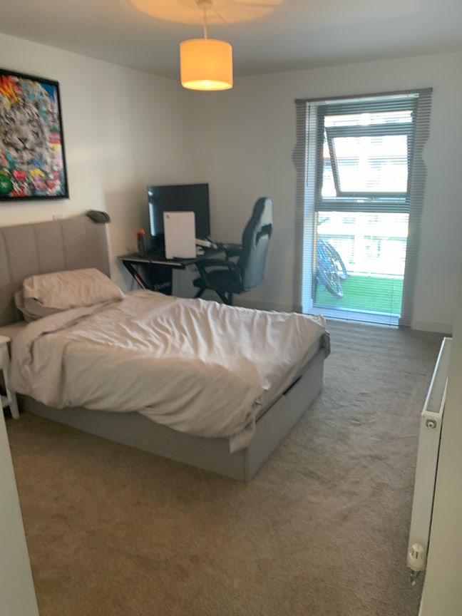 Spacious double room - Newbury Racecourse Main Photo