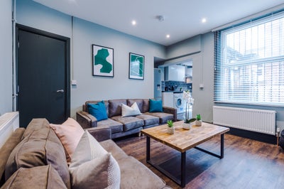 5 Bedroom House - Hyde Park Main Photo