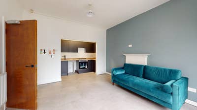 5-Bed Student House Share Available Now! Main Photo