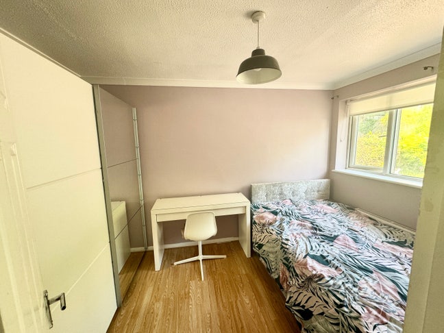 Double room available in Chatham Main Photo