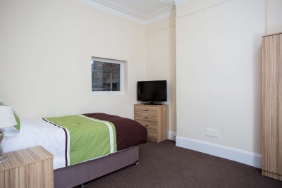 Large Room, All Bills inc, No Deposit,   Main Photo