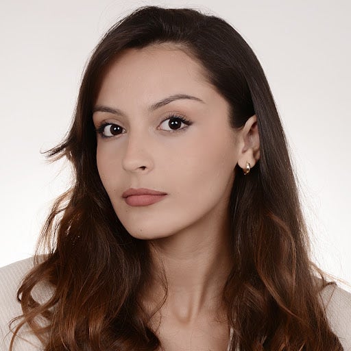Hi! I’m Sara, 25, and I’m moving to Londo... Main Photo