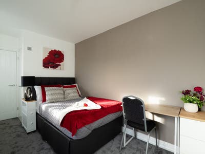 Ensuite Room (Coxmoor Road) Main Photo