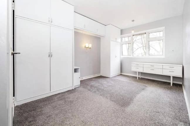 Amazing 3 bed flat in the heart of Redbridge Main Photo