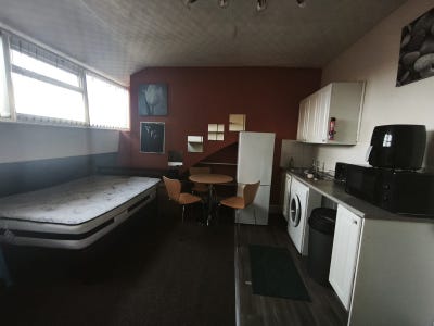 Spacious studio flat to rent in Levenshulme , M19 Main Photo
