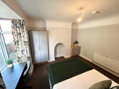 &pound;520pcm | Hewson Road | Double Room Main Photo