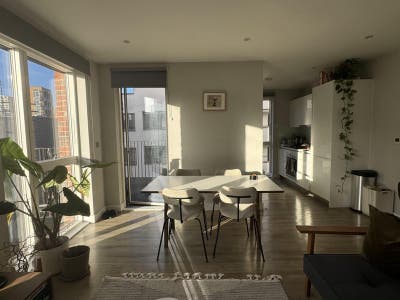 Spacious, bright & modern Dalston flat w/ balcony Main Photo