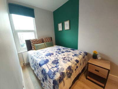 CR7 En-suite/Studio bedroom For COUPLE  Main Photo