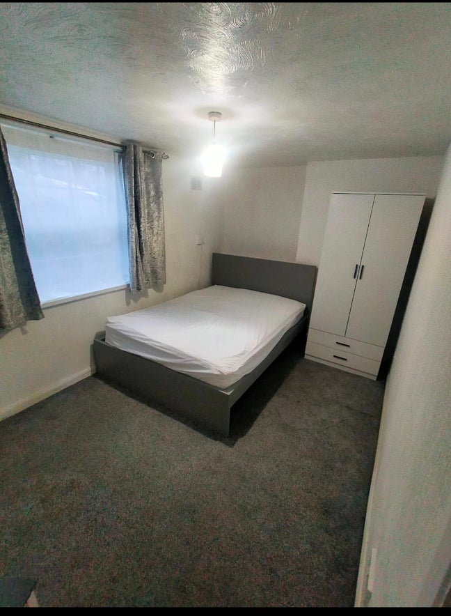 Ground floor double room with garden near Elizabet Main Photo