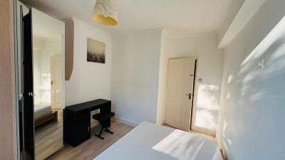 Spacious 3 Double Bed Flat in Euston (UCL) Main Photo