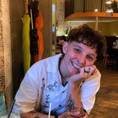 Single female  Main Photo