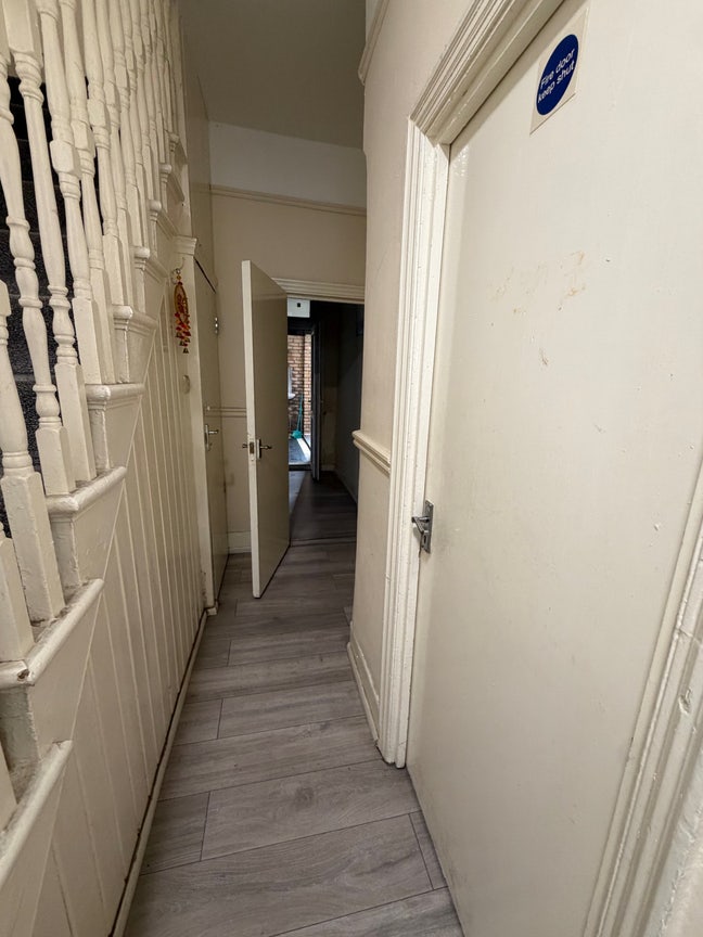 2 Beautiful Double En-suite Rooms available  Main Photo