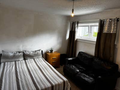 A room is available for rent in g81 4** Main Photo
