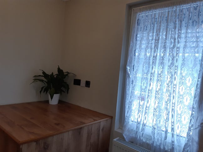 Short term, 12min walk to Raynes Park Station Main Photo