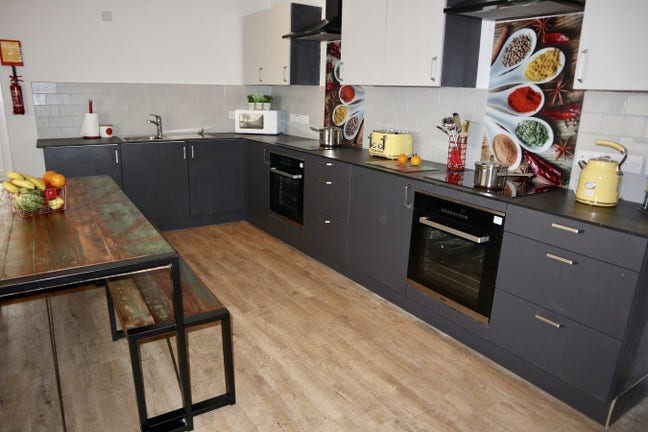 8 Bedroom Student House Available  Main Photo