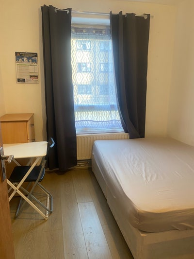 Great Location, double room for let available now! Main Photo