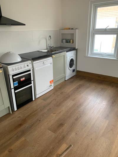 Practical Studio Apartment-Forest gate-Single use Main Photo