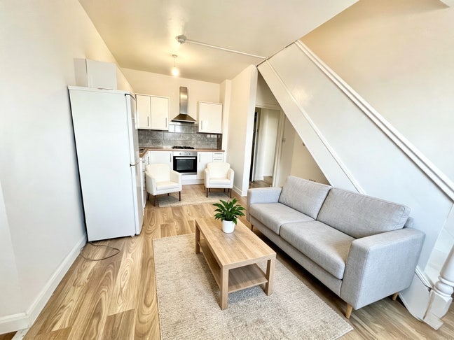 3 Bed Apartment - Close to Shops & Central Luton! Main Photo