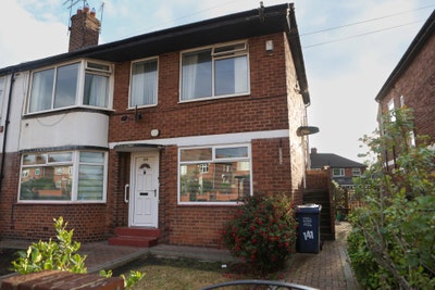 Beautifully Presented Two Bedroom First Floor Flat Main Photo