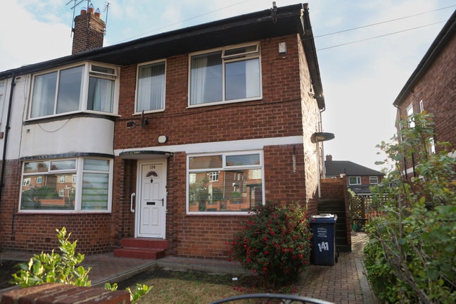 Beautifully Presented Two Bedroom First Floor Flat Main Photo