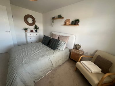 Spacious Double Room in Modern Home Main Photo