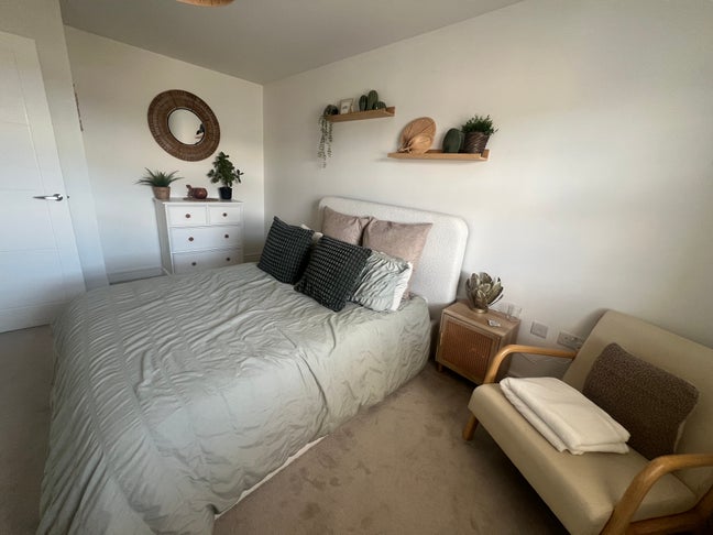 Spacious Double Room in Modern Home Main Photo