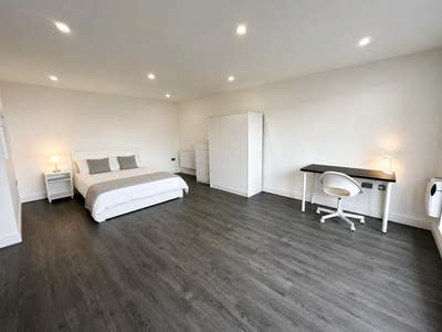 ✨Luxury Master Room in 3 Bed E16✨ Main Photo