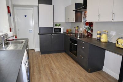 5 Bedroom Student House Available  Main Photo