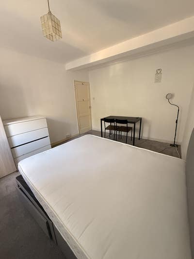 Double room available SW13  Main Photo