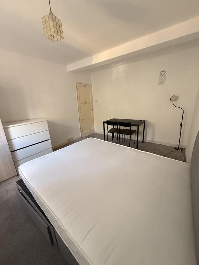 Double room available SW13  Main Photo