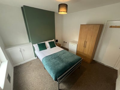 Furnished Ground Floor Room on Laurel Avenue Main Photo