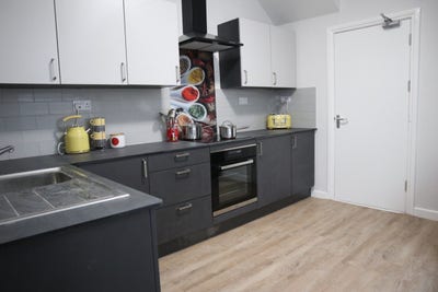 4 Bedroom Student House Available  Main Photo