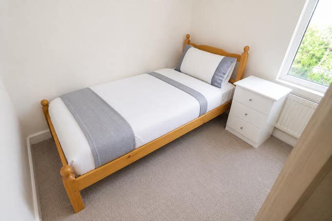 🏡2 cheapest rooms | Upton Park 🚆| Going Fast! 🔥 Main Photo