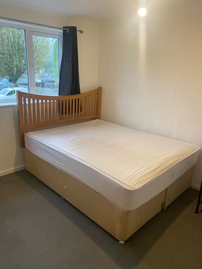 Large Double bed (Bills included) Main Photo