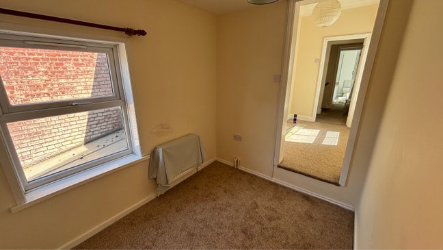 Single room (can be furnished) Main Photo
