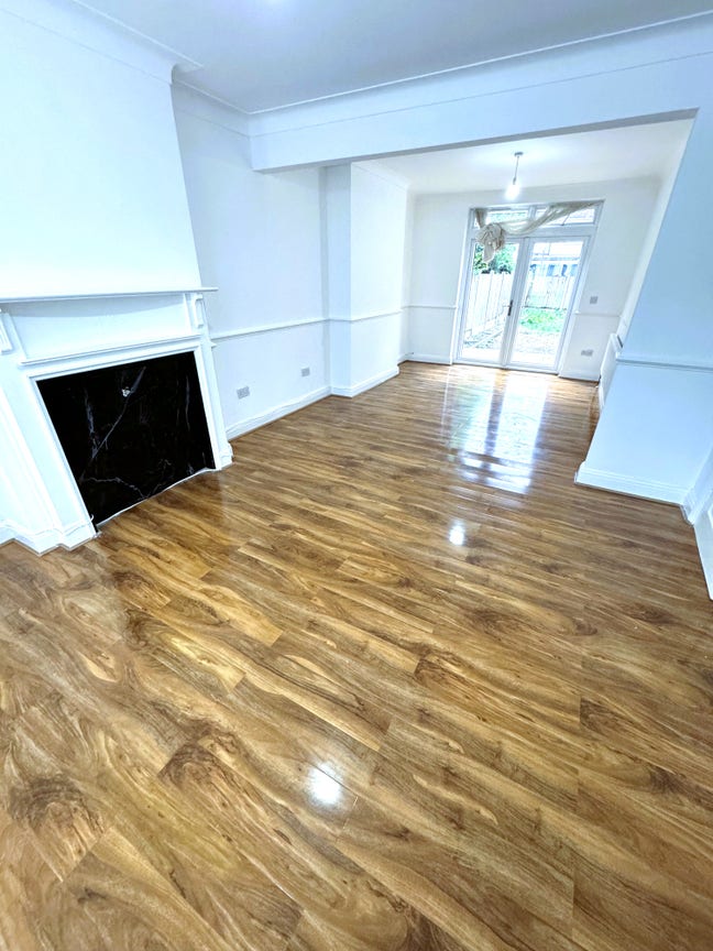 3 Bed House Ilford &pound;2400 Pcm with Driveway Main Photo