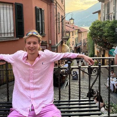 Looking for flatmate or a house of professionals  Main Photo