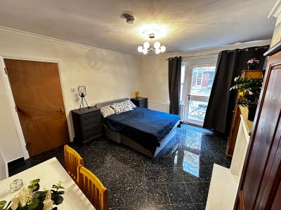 Spacious double For Single use in Ladbroke Grove Main Photo